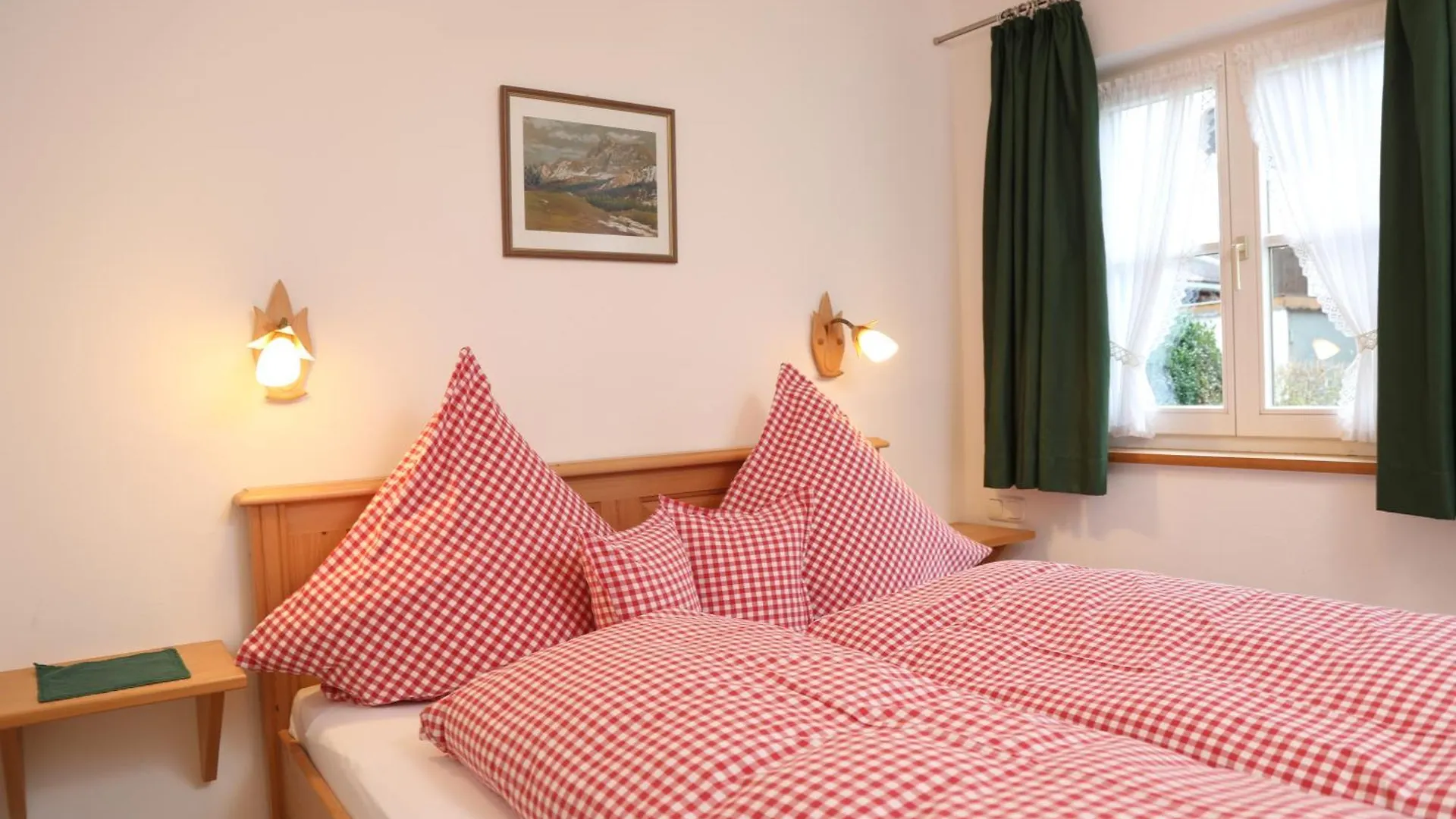 Almroeserl Mittenwald Apartment