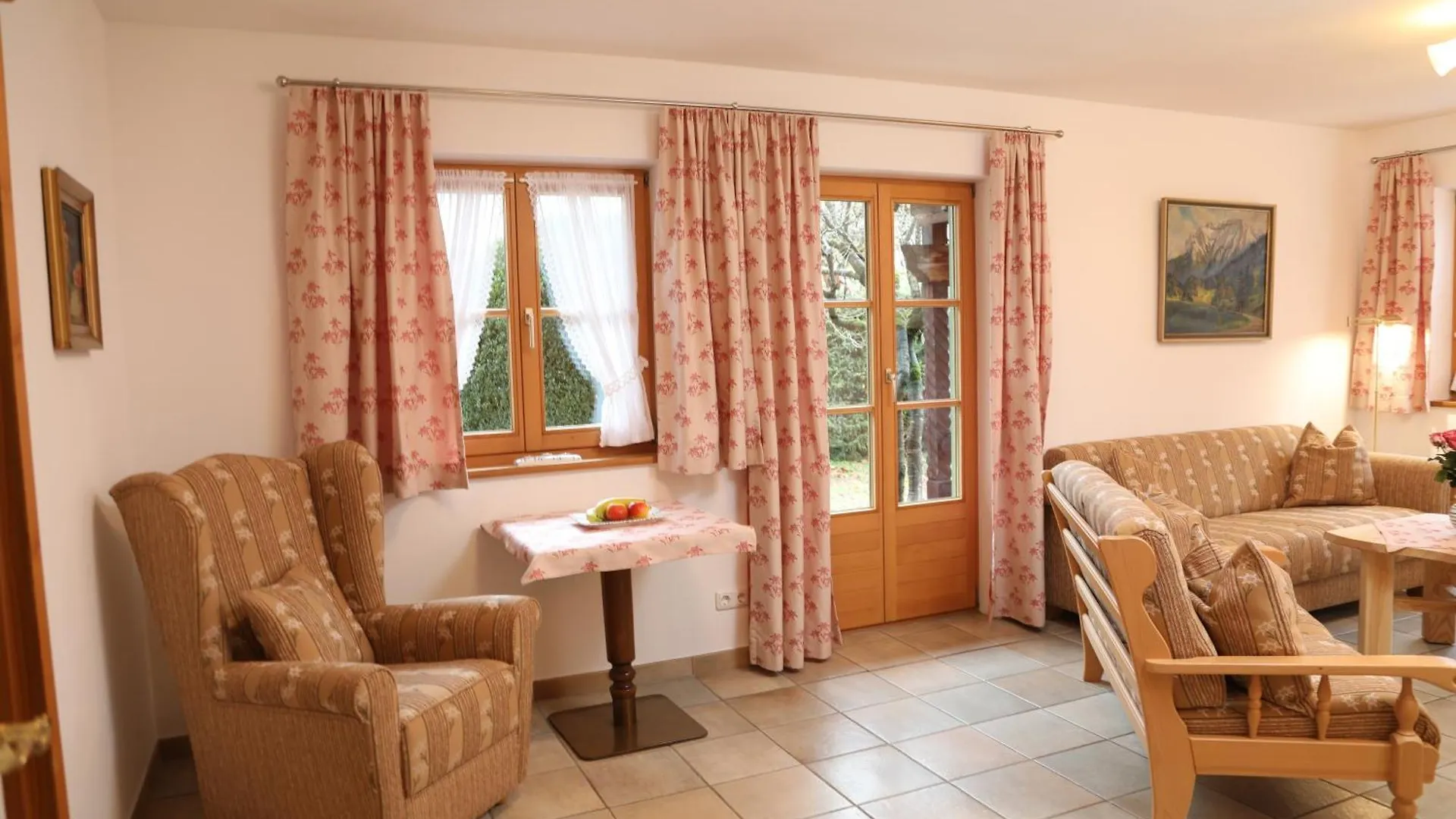 Almroeserl Mittenwald Apartment