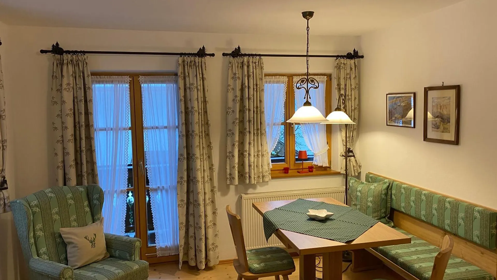 Almroeserl Mittenwald Apartment