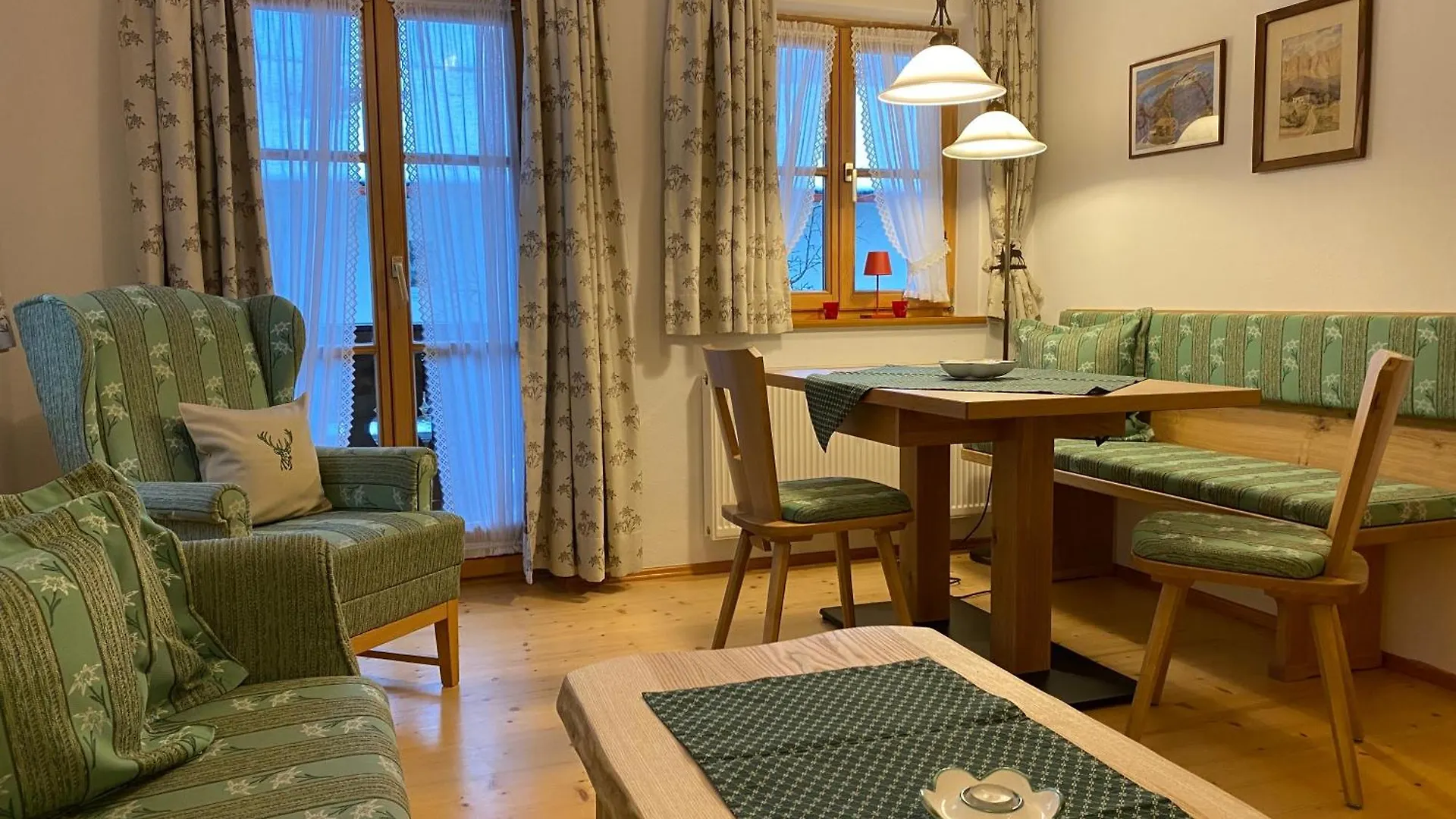Apartment Almroeserl Mittenwald