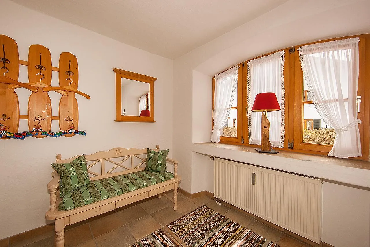 Almroeserl Mittenwald Apartment