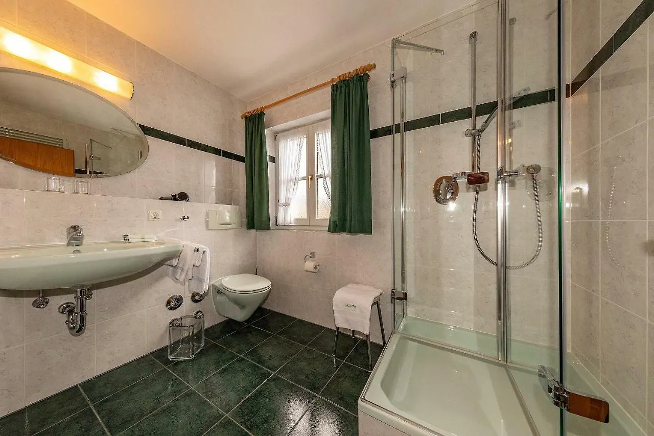 Almroeserl Mittenwald Apartment