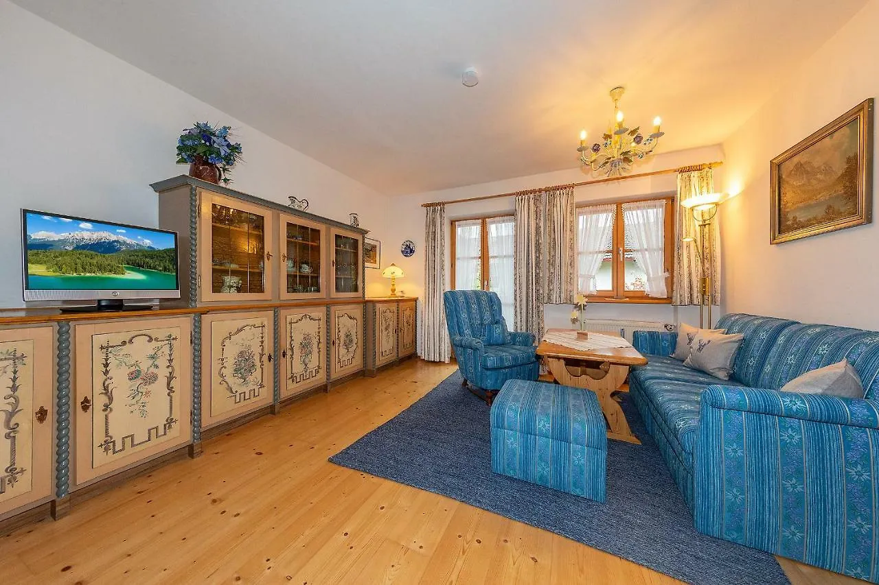 Almroeserl Mittenwald Apartment