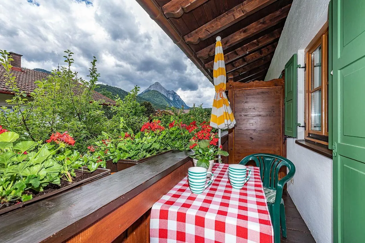 Apartment Almroeserl Mittenwald