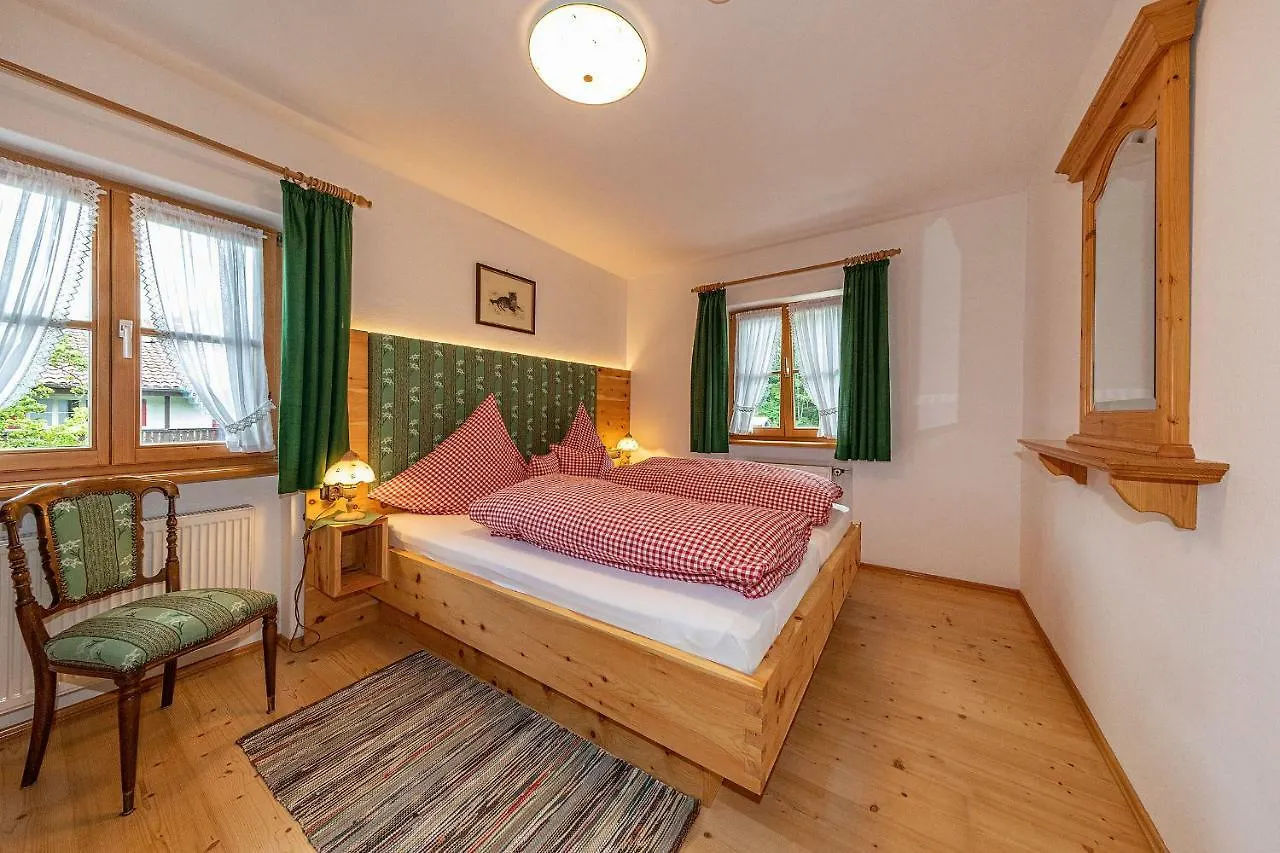 Almroeserl Mittenwald Apartment